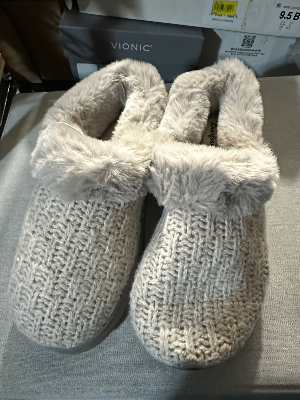 Dearfoams M 7/8 Women's Cream Knit Faux-Fur Lined Slip-On Slippers